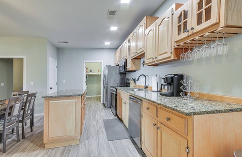 Fulton Apartment | Pet-Friendly Downtown Fulton Apt w/Smart TV!