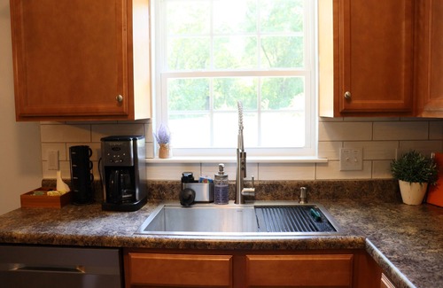 Westgate House | Pet-Friendly Family Retreat w/Fenced Yard 10 Mins to Camp Lejeune