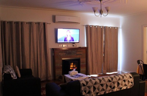 Castlemaine House | Pet friendly family home with great views.