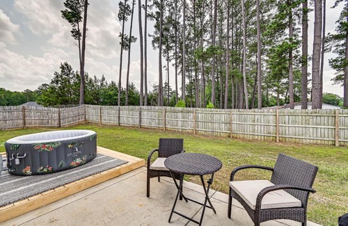 Fayetteville House | Pet-Friendly Fayetteville Home with Hot Tub!