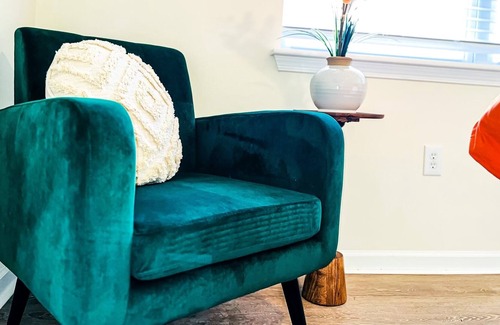 Herndon Apartment | PET Friendly | Free Parking | Dulles Airport - Boho Oasis