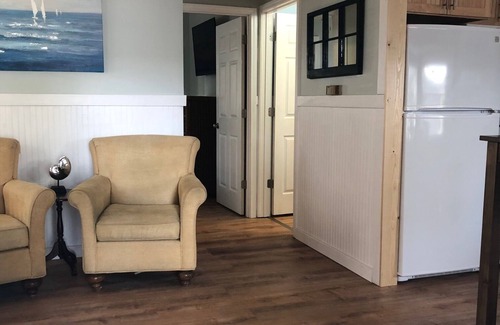 Surfside Beach Cottage | Pet Friendly, golf cart, 2 minute walk to the beach with ocean in sight