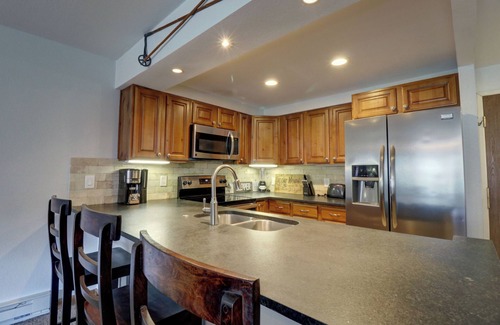 Copper Mountain Village Condo | Pet-Friendly, Great Views, Large Sleeping Capacity, Walk to Lifts - BE306