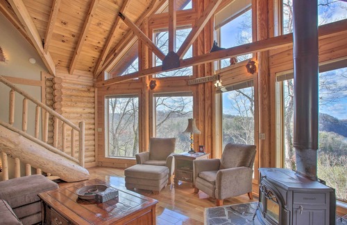 Albany Cabin | Pet-Friendly Highway Log Cabin w/ Lake View!