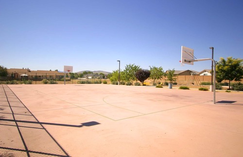 View Point House | Pet Friendly House with Beautiful backyard views of Mountains and Wildlife!