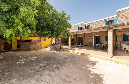 Carloforte House | Pet-Friendly Holiday Home Pescetti Bobba B with Mountain View & Garden