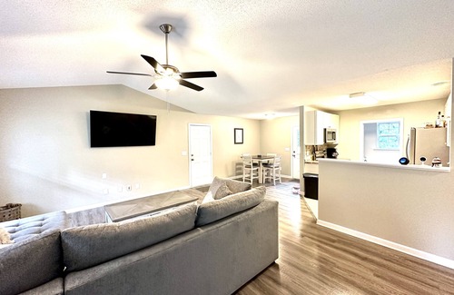 Troutman House | Pet Friendly Home 2 minutes from Lake Norman State Park 3BR/2BA