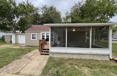 Topeka House | Pet Friendly Home by Lake Shawnee!