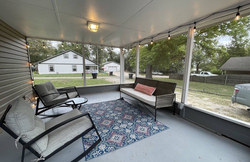 Topeka House | Pet Friendly Home by Lake Shawnee!