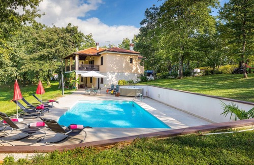 Jursici House | Pet friendly home in Bonasini