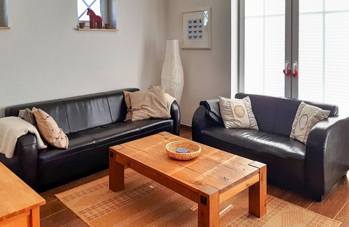 Trent House | Pet friendly home in Trent with WiFi