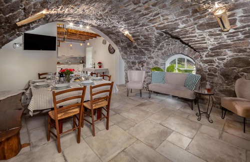 Zvonece House | Pet friendly home in Zvoneca with WiFi