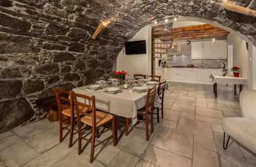 Zvonece House | Pet friendly home in Zvoneca with WiFi