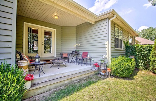 Blue Eye House | Pet-Friendly Home w/Yard: 9 Mi to Table Rock Lake