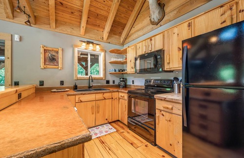 Unionville Cabin | Pet friendly, hot tub, fire pit, located by Lake Lemon
