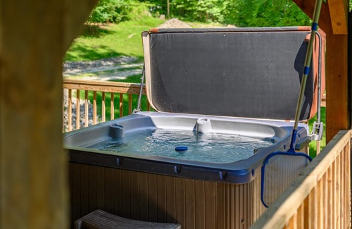 Unionville Cabin | Pet friendly, hot tub, fire pit, located by Lake Lemon