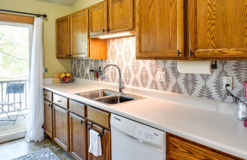 Weber House | Pet-Friendly Iowa City Home with Backyard & Deck!