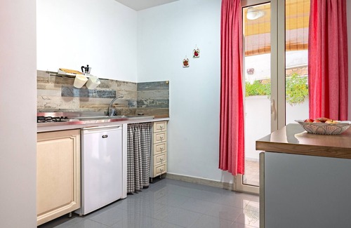 Leporano House | Pet-Friendly Holiday Home "A casa di Pietro Tre" with Sea View, Garden & Wi-Fi