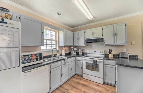 Jacksonville House | Pet-Friendly Jacksonville Home w/Fenced Yard