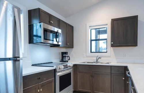 Bigfork House | Pet Friendly, Jewel View Cottages, 4BD, 2.5BA family-designed Townhome!