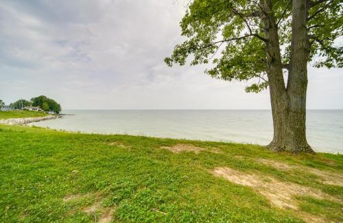 Geneva-on-the-Lake House | Pet-Friendly Lake Erie Cottage - Walk to the Water