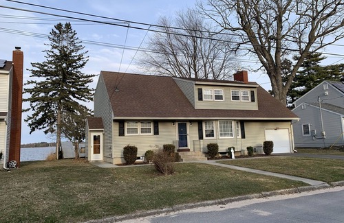 Plattsburgh House | Pet Friendly Lake Front Getaway On Lake Champlain, Plattsburgh NY