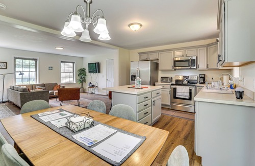 Gilman House | Pet-Friendly Lebanon House w/Lake Access!