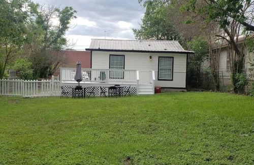 St. Johns House | Pet Friendly Little White House