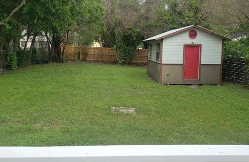St. Johns House | Pet Friendly Little White House