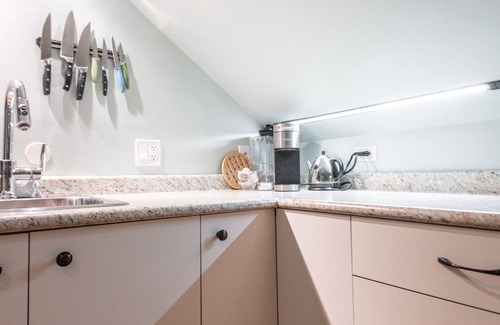 Shawnigan Lake Apartment | pet-friendly loft minutes to lake, in the heart of Shawnigan Lake