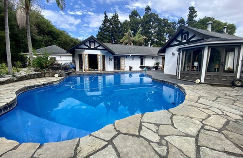 Mangonui House | Pet friendly Luxury Accommodation with private Pool and Jetty