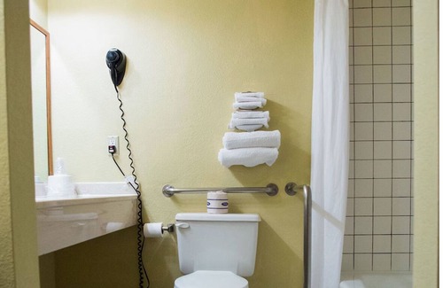 Mount Charleston Hotel | Pet-Friendly Mountain Escape w/Free Parking, Game Lounge & Seasonal Fun