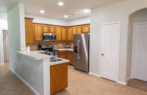 Midlothian House | Pet-Friendly Midlothian Home Near Wedding Venues – Large Yard, Patio and Smart TVs for Relaxation!