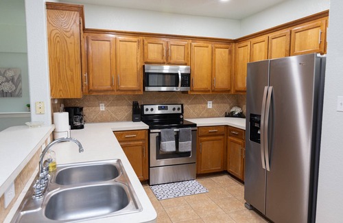 Midlothian House | Pet-Friendly Midlothian Home Near Wedding Venues – Large Yard, Patio and Smart TVs for Relaxation!