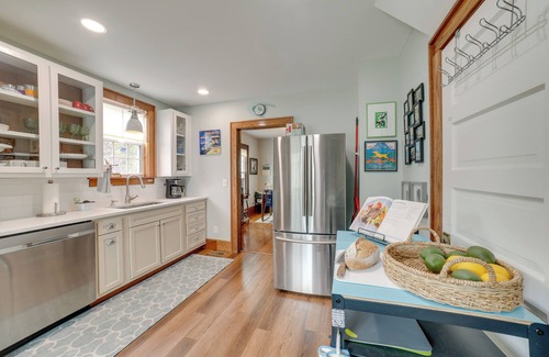 Morgantown House | Pet-Friendly ‘Murph Landing’ - 1 Mile to WVU!