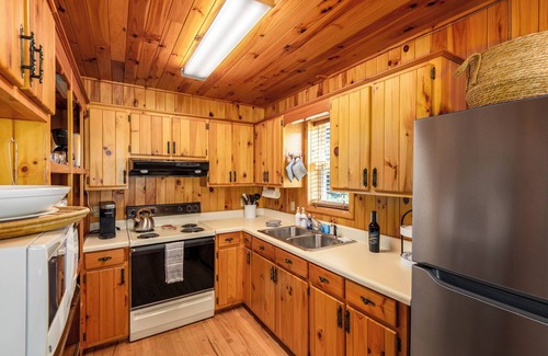 Crumpler Cabin | Pet Friendly NC Cabin with Beautiful Views and Hot Tub near West Jefferson.