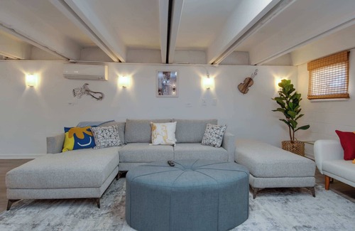 Hillwood House | Pet Friendly | Near West End