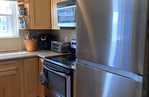 Asbury Park Condo | Pet Friendly-Outdoor Space-Parking-Chef's Kitchen-2 blocks to the Beach