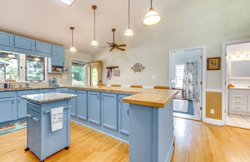 Southmont House | Pet-Friendly Paradise w/Private Dock in Lexington