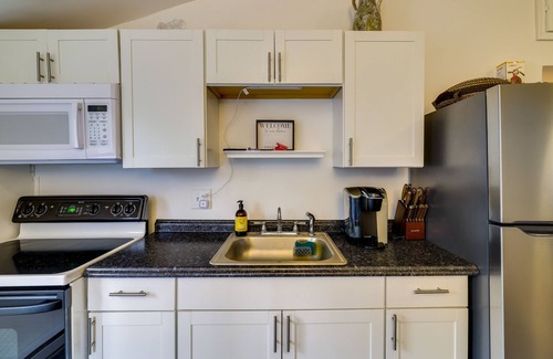 Thornhurst Cabin | Pet-Friendly Pocono Lake Home w/Fire Pit + Deck!