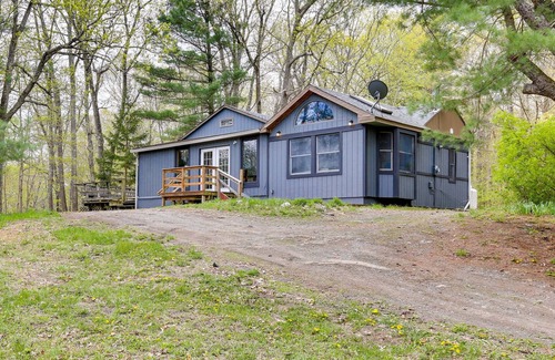 Red Hook Cabin | Pet-Friendly Red Hook Cabin Rental w/ Fenced Yard!