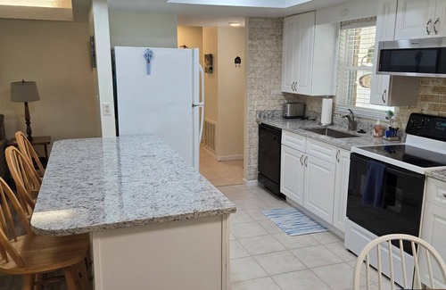 Dunnellon House | Pet friendly remodeled home in Rio Vista offering private Rainbow River access