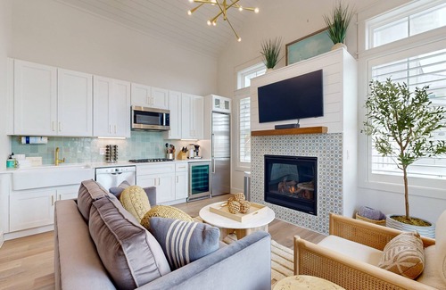 Port Aransas Cabin | Pet Friendly, Resort Style Pools, Golf Cart Boardwalk to Beach
