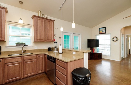 Corpus Christi Cottage | Pet-Friendly Retreat w/a Private Patio, Tropical Pool, & in a Great Location!