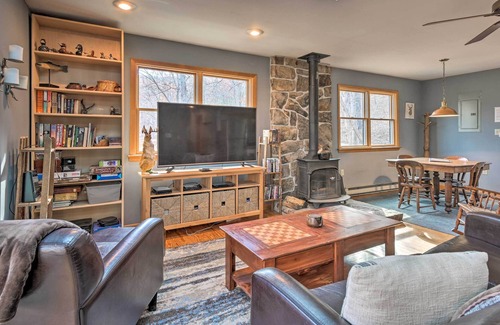Great Cacapon Cabin | Pet-Friendly Riverfront Cabin with Patio + Yard!