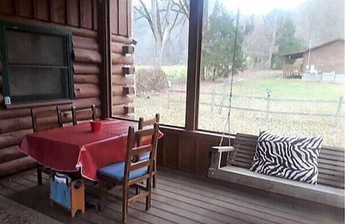 Townsend Cabin | Pet Friendly ☀River Access☀2 bdrm/1 bath☀At Park Entrance☀Screened Porch