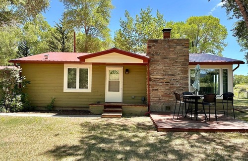 Dubois Cabin | Pet Friendly Riverfront Cabins for Group Events and Gatherings - Hot Tub