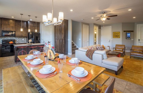 Moab House | Pet-Friendly | Same Day Booking | Free Townies | Pool/Spa | DT Location | 602