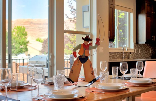 Moab House | Pet-Friendly | Same Day Booking | Free Townies | Pool/Spa | DT Location | 602