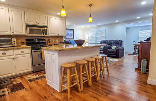 West Jefferson Cabin | Pet-Friendly Sept Retreat - Bring the Whole Family to Cabin Fever!